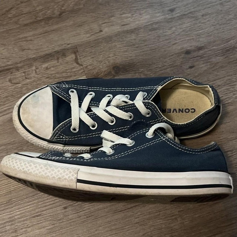 Converse Chuck Taylor Sneakers Youth Size 3 - Picture 2 of 3